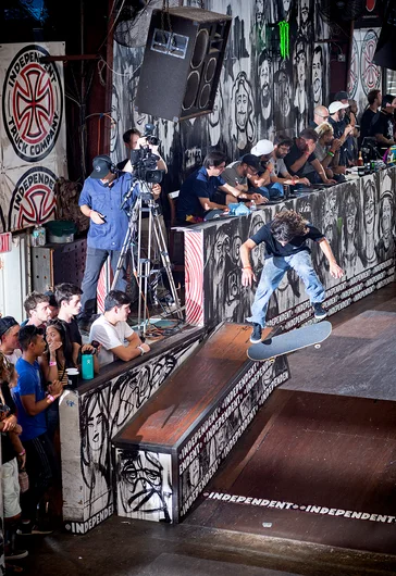 <!--am18finals-->
Arthur Cordova comes thru with the Nollie Flip Noseslide Bigspin Out.
