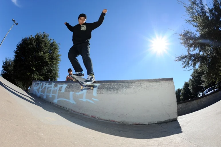 <!-- johhnyRomanoAAnov13 -->

Uncle Sam on a chilly backside smith grind. It was freezing that morning!