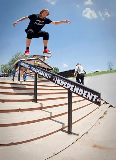 <!--wpa-sat-->

The announcers were having fun saying Alex Knox looks like he just got out of prison. Alex celebrates being a free man with a Kickflip Boardslide.