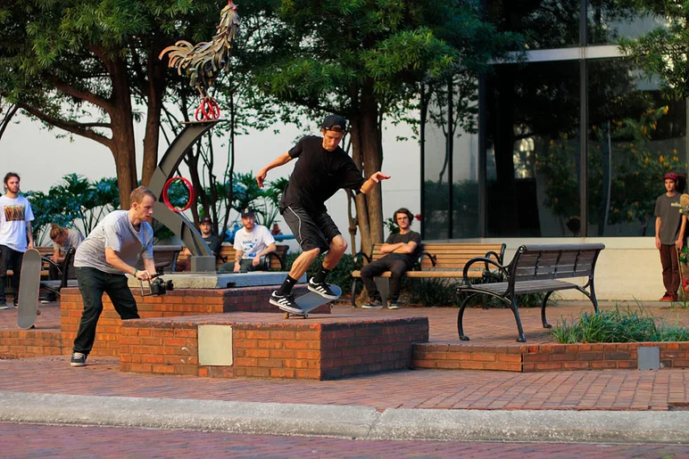 <!--toaweekend-->

Jimmy Lannon, FS 180 Fakie Manual.