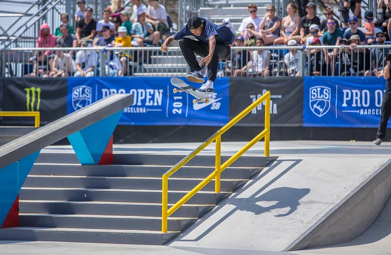 <!--17proopen-arcturo-->

Louie	Lopez - Pop	shove	it	over	the	rail. 