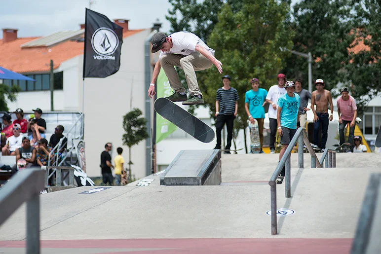 <!--daportsat-->

Gav Coughlan sticks a nice 360 kickflip over the drive. 