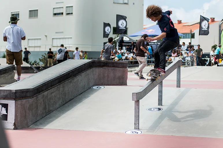 <!--daportsat-->

Here's last year's Amsterdamn Am winner, Nassim Guammaz with a full speed 5-0 down the kink rail during his warmup run.