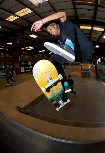 <!--am15sunday-->

Maurio McCoy squeezes in a Kickflip Blunt Fakie.