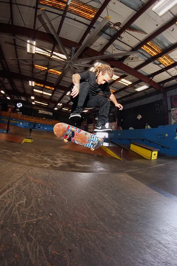<!--curtissesh17-->

Dave Cruz - Half Cab Heelflip