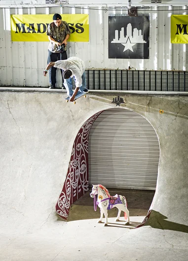 Chucky back with that fire and no crowd, just a filmer, this time with a Back Crail over the doorway. 
<!--tampam2022madnessconcretejam-->