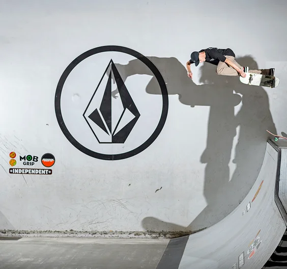 <!--dacm17-p-->

By midday, the park was pretty packed. Jake Ilardi plays it smart staying above the crowds with a Backside Air.