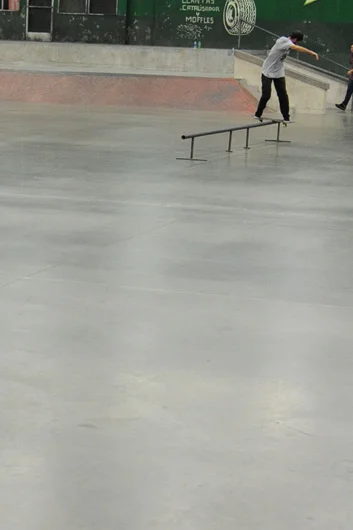 There is and endless supply of good ground here.  That's HiDefJoe on a back lip.<!-- Damn Am Los Angeles 2013: Arrival in LA and Construction -->