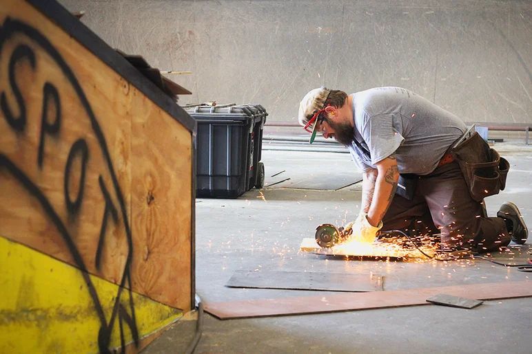 <!--coursedemo17-->
Aaron Burkett on this episode of Grinders...