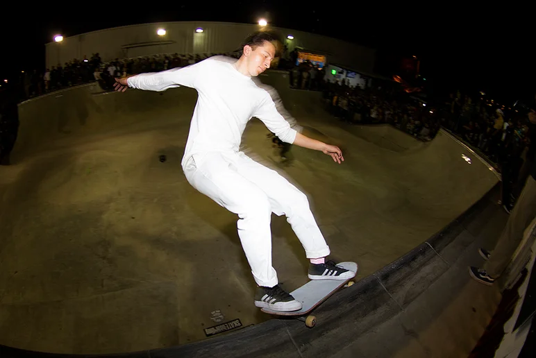 <!--am16consjam-->

Daniel Vargas, Frontside Smith Grind