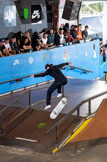 <!--pro17-finals-->

Another angle of Shane O’Neill's Switch Flip BS Noseblunt.
