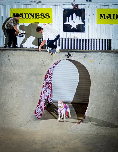 Concrete Jam vet Steven Pineiro wakes the crowd up with a Crook Fakie. To Fakie Crew!!! 

<!--tampam2022madnessconcretejam-->