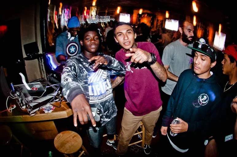 <!--ta14-fn-->
Zion Wright and a sleepy.  Is that HiDefJoe in the background?  Damn that beard's getting thick!