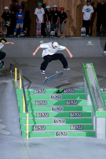 Hozumi Kai goes fakie with a halfcab heel down the set.

<!--damnamjapan2022day1-->