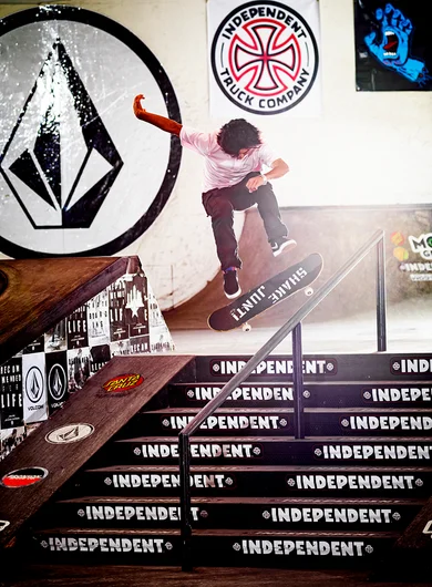 <!--dacm17-finals-->

Daisuke Ikeda seein’ red mid Tre Flip Lip Fakie.