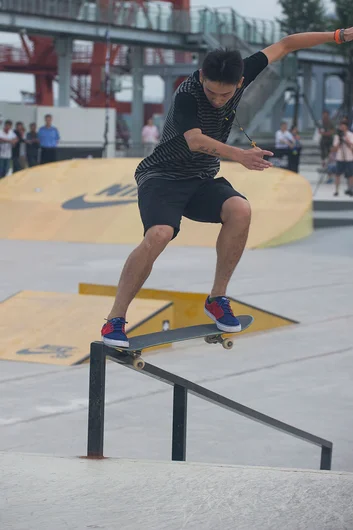 <!-- damnamshanghai2 -->

Here's Hu Tian You aka Jeremy with a backside crooked grind up the setup rail.
