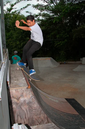 <!-- damnamATL2014saturday -->

There were many other things to skate outside of the course to keep yourself warmed up. Alejandro tweaks out a front smith on this quarter pipe.