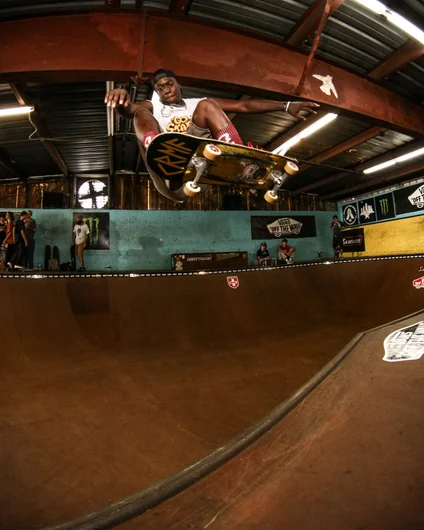 Timmy starting things off with a classic frontside floater.


<!--goskate24-->