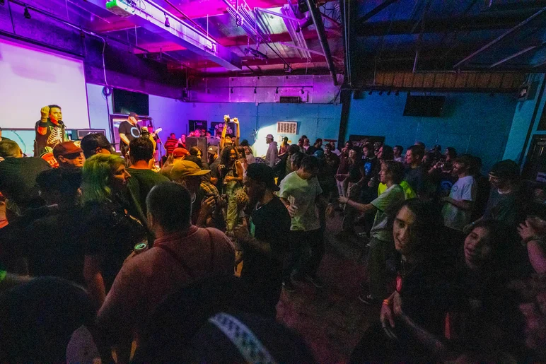 Full house in the venue AS ALWAYS!

<!--tampapro22urethane-->