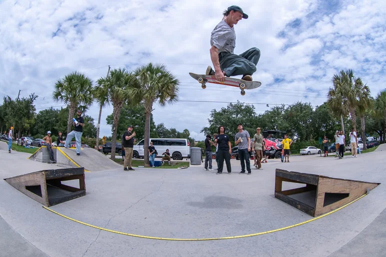 <!--gsd21-->
With every round, the gap gets bigger. Peter hit a Tuck Knee at 13 feet. 