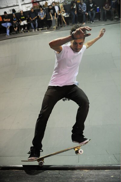 Charlie Thomas - frontside nosegrind to fakie