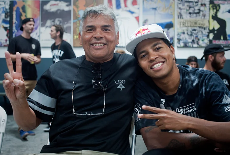 <!--cm153-->

Classic Damn Am champ Felipe Gustavo and his pops come out to support.