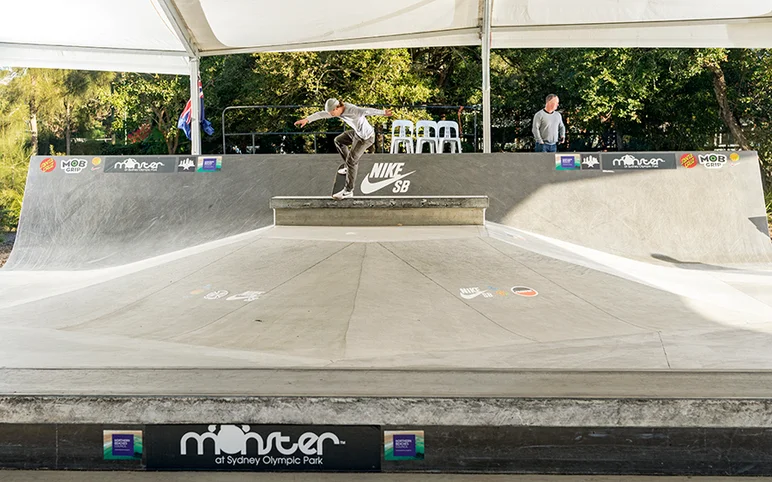 <!--daaus-fri-->

Did not catch this bloke's name. I’m sure he’s a star here in OZ and we should know it, so after research and goin’ deep into investigation I’m guessing its Rob Pace runnin this high speed Bluntslide; please let us know if we cracked the case!