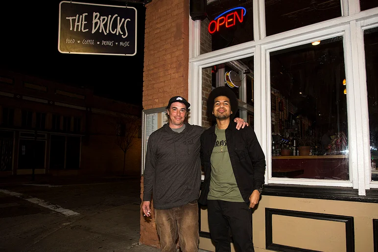 <!--pro16sunnight-->

Blind T.M. - James Craig is here.