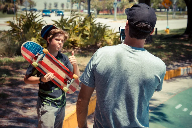 <!--kcc14-->

BS finds a Young American to snap a photo of.