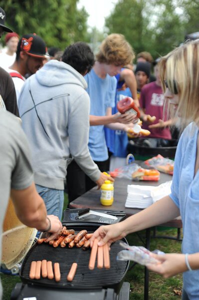 Damn Am Canada: Free hot dogs