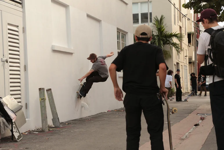 <!--toamia-->

After the meet and greet at MIA, it was straight to streets where Ben Gore puts on a demo for the kids.