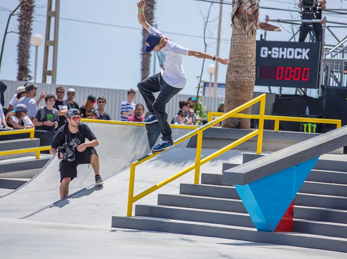 <!--17proopen-arcturo-->

Ryan	Decenzo - sw	fs	180	to	crooked	grind.