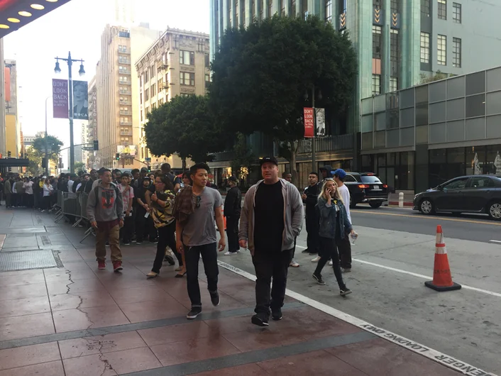 <!--zatcali-->
Sinclair showed up like the Pied Piper, leading a pack of about 2,000 kids who want to get on Pig.