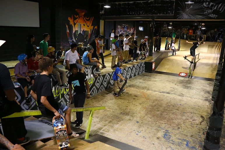 <!-- melbourne2013 -->

There was a mini best trick contest before the premiere, where some people came up on fresh gear.
