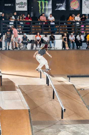 Our girl Shiloh with a bump to front board for the crowd.
<!--harvestjam2022-->