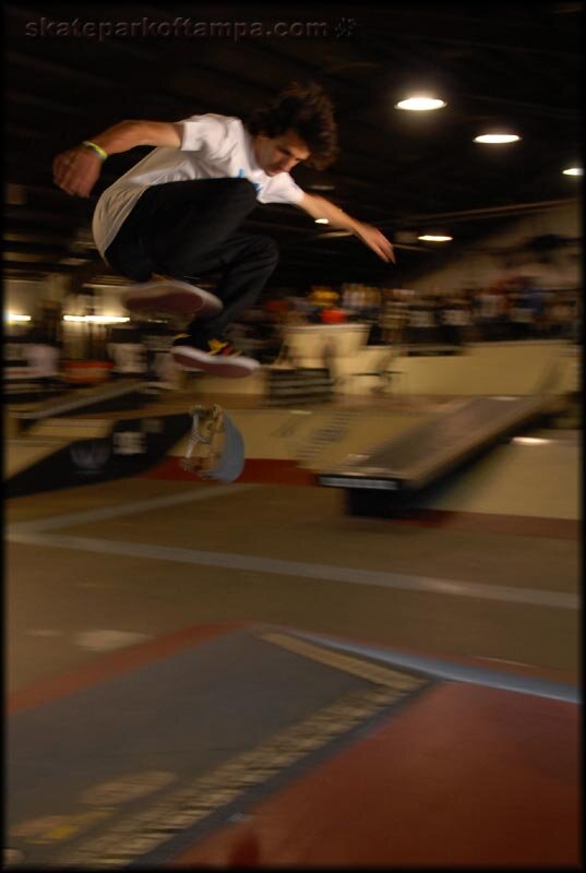 Cesar Fernandez - backside flip