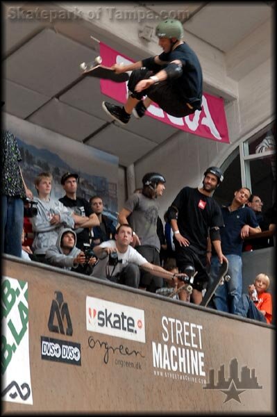 Neal Hendrix - heelflip frontside