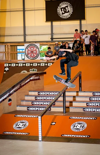 <!--daja18-quals-->

Yukito Aoki bangs out a Tre Lip no prob, he also stuck it with Bigspin Out as well but suffered from some classic board breakage.
