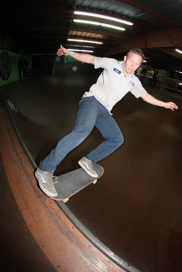 <!--ffombj-->

It's so fun to watch Levi flow around the bowl with very little effort. Front Tail.