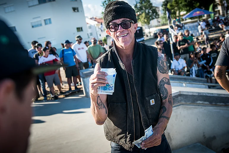 <!--daport14sun-->

After the Finals, it was time for the Independent Best Trick contest.  Thrasher OG, Jake Phelps was handing out cash for bangers.