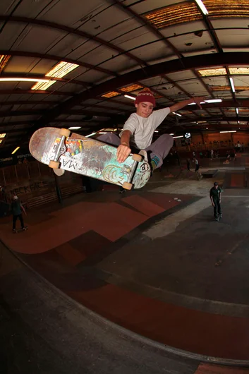 <!--vdaymass2015-->

Alejandro Burnell - Frontside Air.