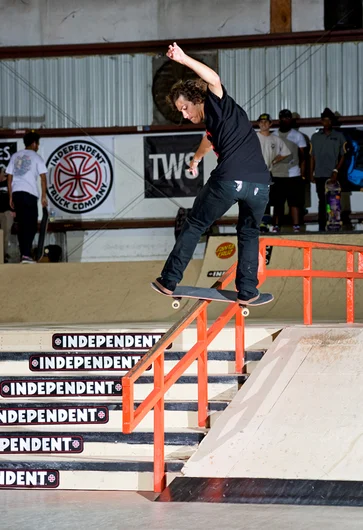 <!--DA-ATL16-1-->

Ronnie Kessner, Fakie Ollie Frontboard.