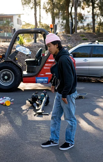 <!--daaus-fri-->

Daisuke Ikeda, amateur skateboarder and even more amateur bottle flipper.