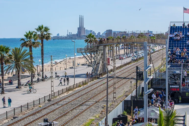 <!--17proopen-arcturo-->

Badalona	Beach	Vibes .