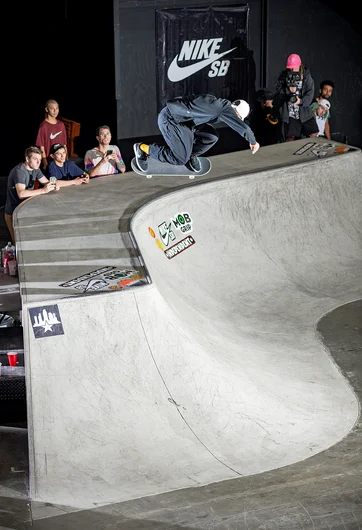 <!--dala18finals-->

Jake Ilardi puts it on for the crowd with a B/S Air on the boomerang.