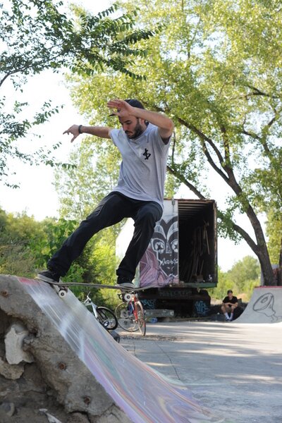 HiDefJoe on a frontside tailslide