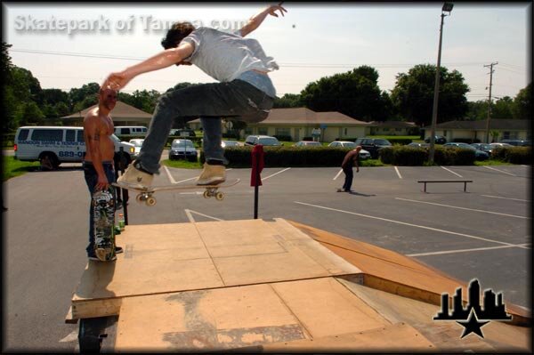 Ian Gow - kickflip