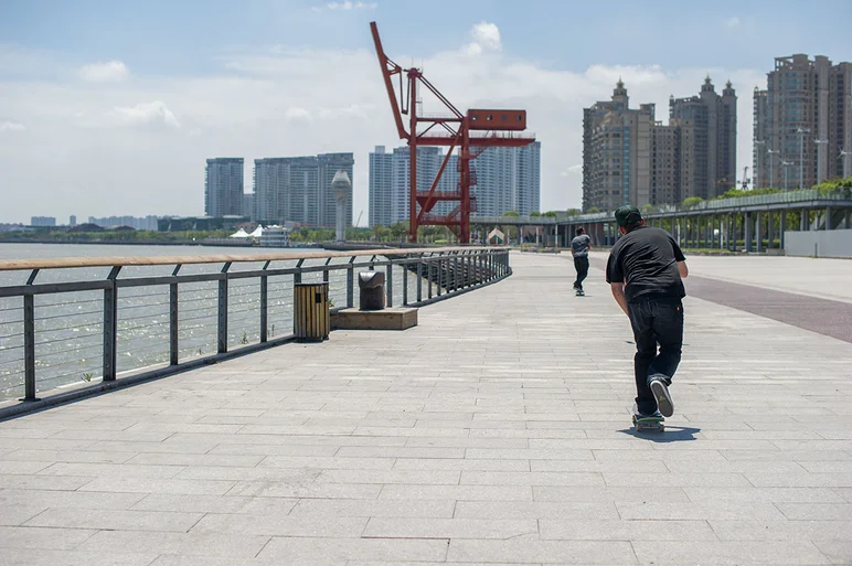 <!-- damnamchina2013 -->

After we got a few tricks in at the park, we skated up the river where there was miles of skate spots and interesting structures along the way.
