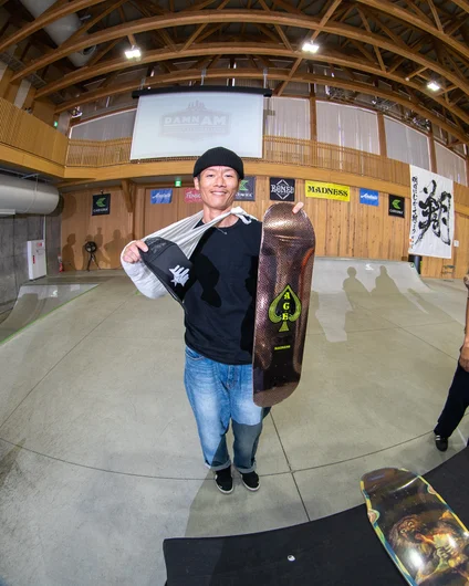 Homie had a dusted arm so we hooked him up with a deck for whenever he returns to skateboarding. Bless up


<!--damnamjapan2022finals-->