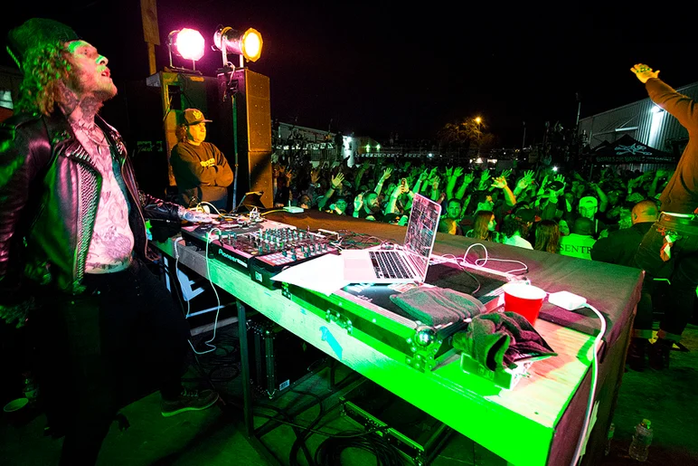 <!--pro16satnight-->

Yelawolf's DJ: Klever from ATL.